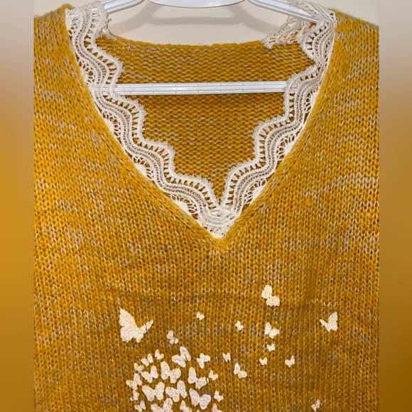 V-Neck Sweater with Floral Design - Picture 2 of 3